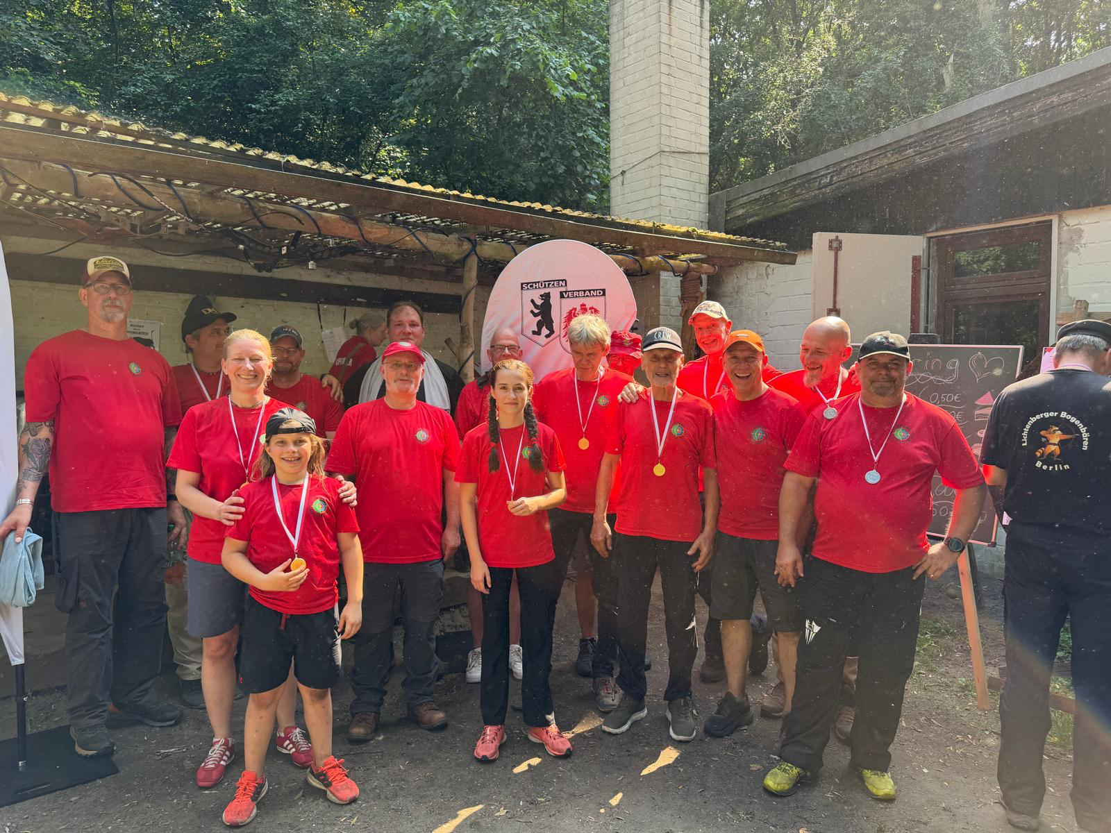 Gruppenfoto der erfolgreichen Mitglieder bei der Landesmeisterschaft 3D des Schützenverband Berlin-Brandenburg e.V. (SVBB) 2026